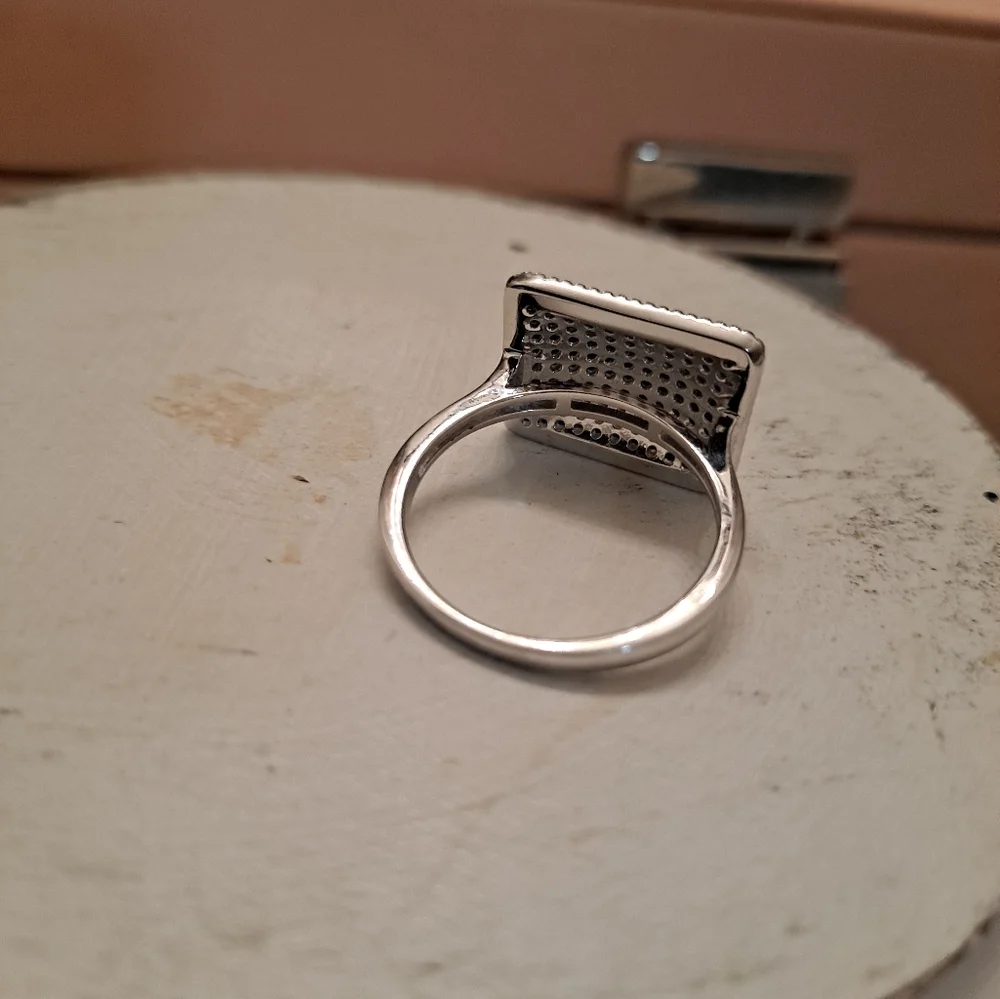 Size 10 ring - Picture 4 of 4